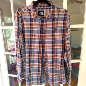 NWOT men’s North Face button up medium.